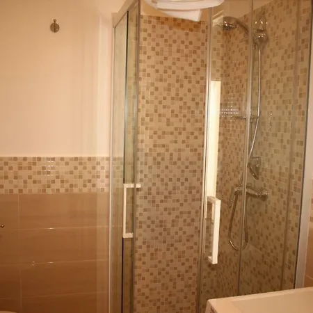 Angela Guest house 3*